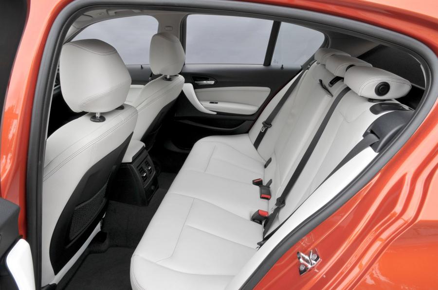  BMW 1-Series Urban Line 2012 года  (фото 34 из 82)